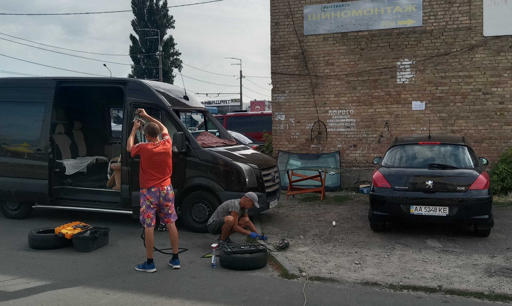 замена лобового стекла киев, вклейка лобового, переклейка лобового , выездная замена лобового стекла в киеве, замена лобового с выездом,